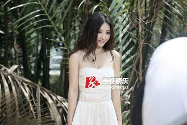 成人杏色琉璃裙视频,成人魅力尽展风采