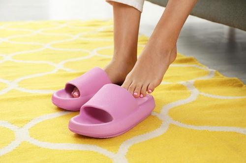 踩屎拖鞋成人户外视频,一场别开生面的成人冒险之旅