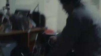 成人朗诵剧情视频,视频中的情感演绎