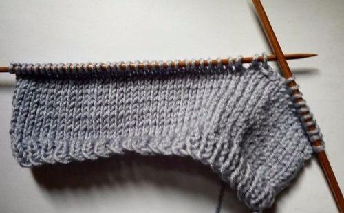 成人毛线吊带钩织视频,跟随视频轻松掌握编织技巧